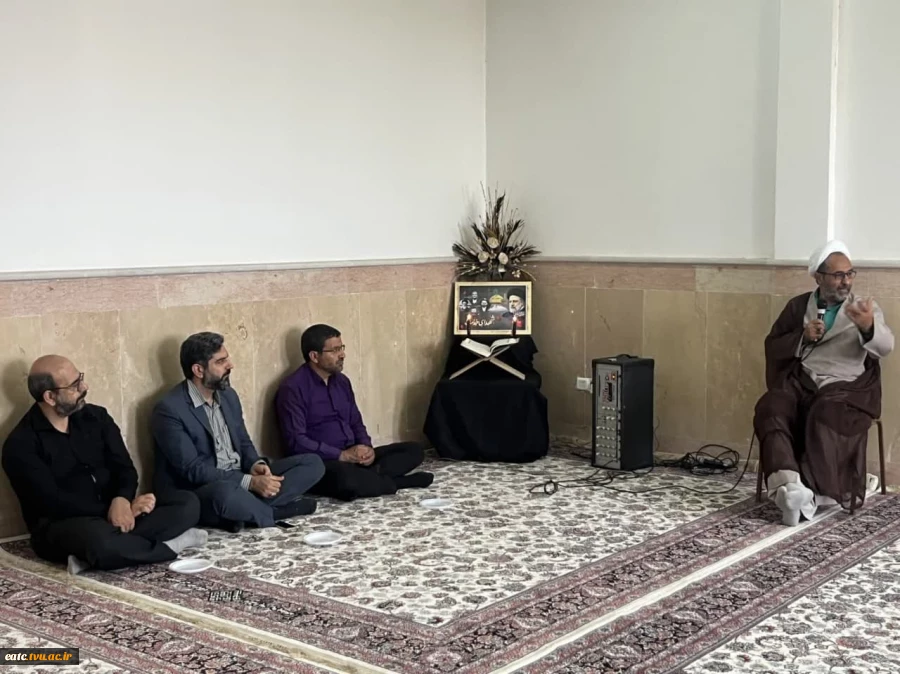 مراسم عزاداری شهدای خدمت، آیت الله سید ابراهیم رئیسی و همراهان ایشان در آموزشکده فنی امام علی (ع) یزد برگزار شد. 3